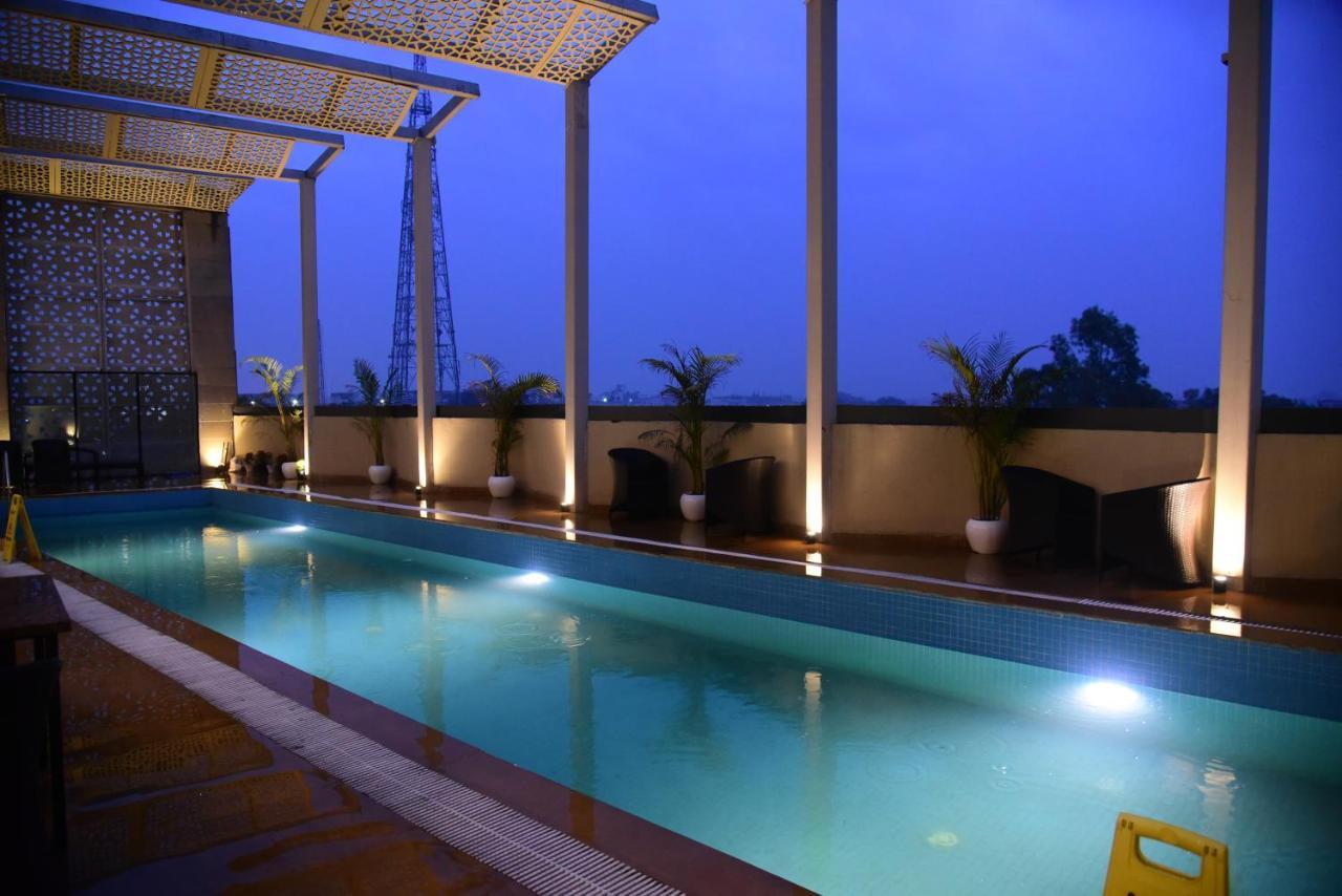 Ramaya Hotel Rohtak Luaran gambar